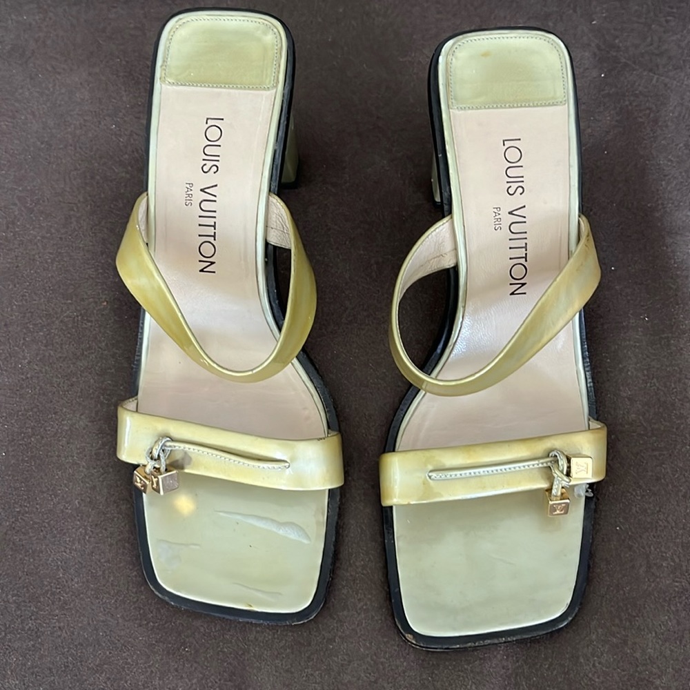 Authentic Louis Vuitton sandals sz 39 VGUC